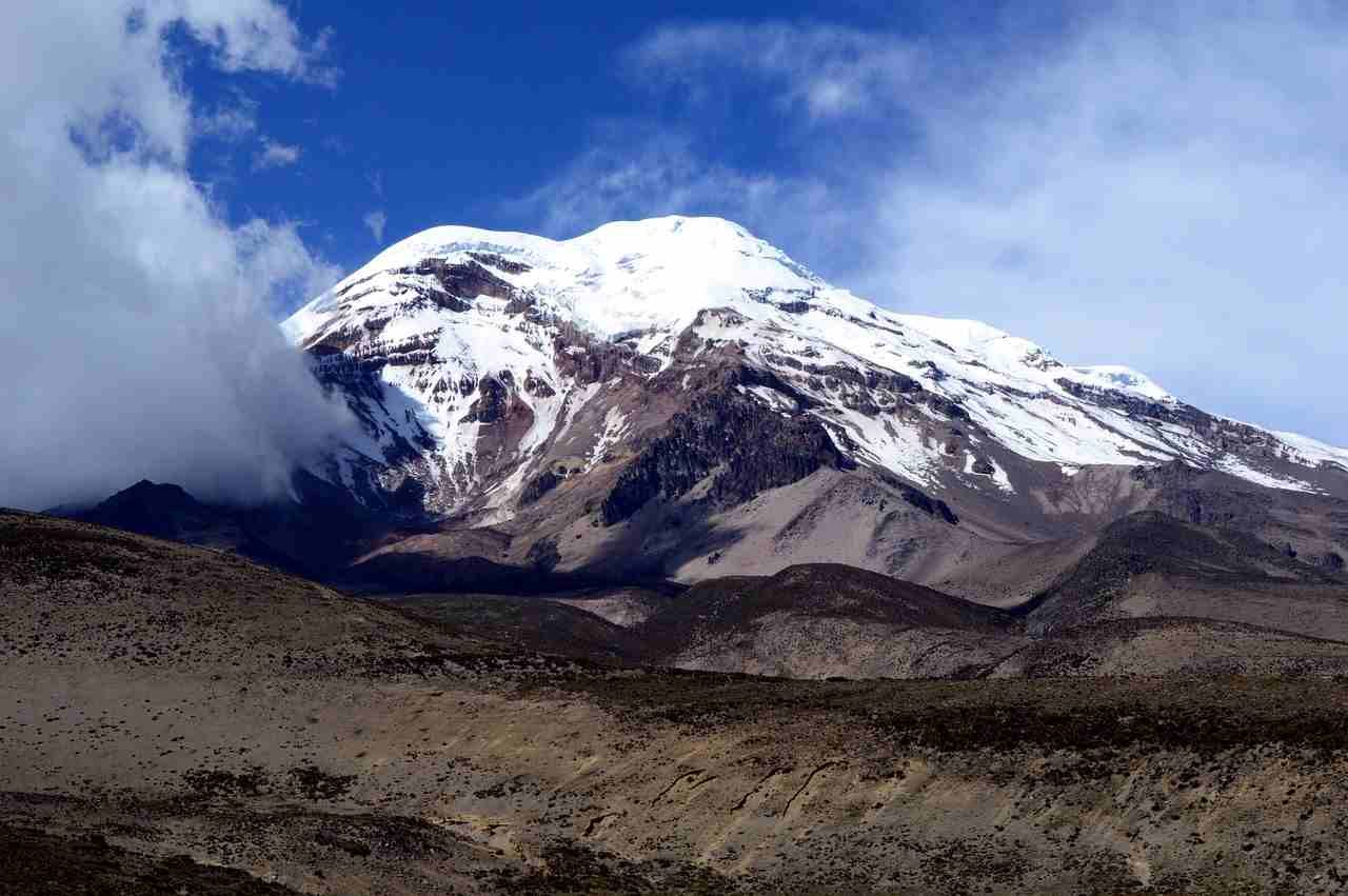 Gunung Chimbarozo adalah gunung tertinggi di dunia menurut sains.