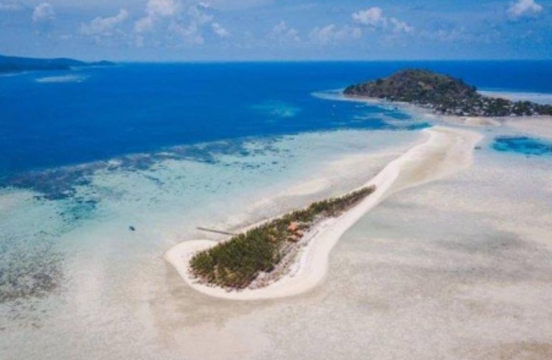 Potret keindahan Pulau Bawean di wilayah Gresik Jawa Timur yang dijuluki mutiara tersembunyi Laut Jawa.