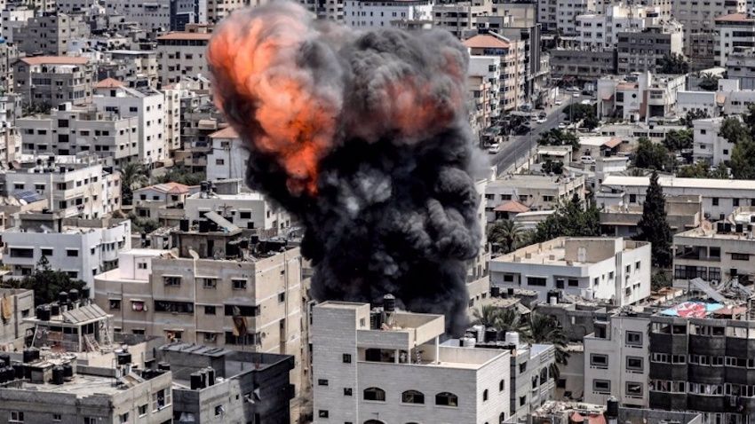 Tentara Israel membom pemukiman penduduk Gaza. 