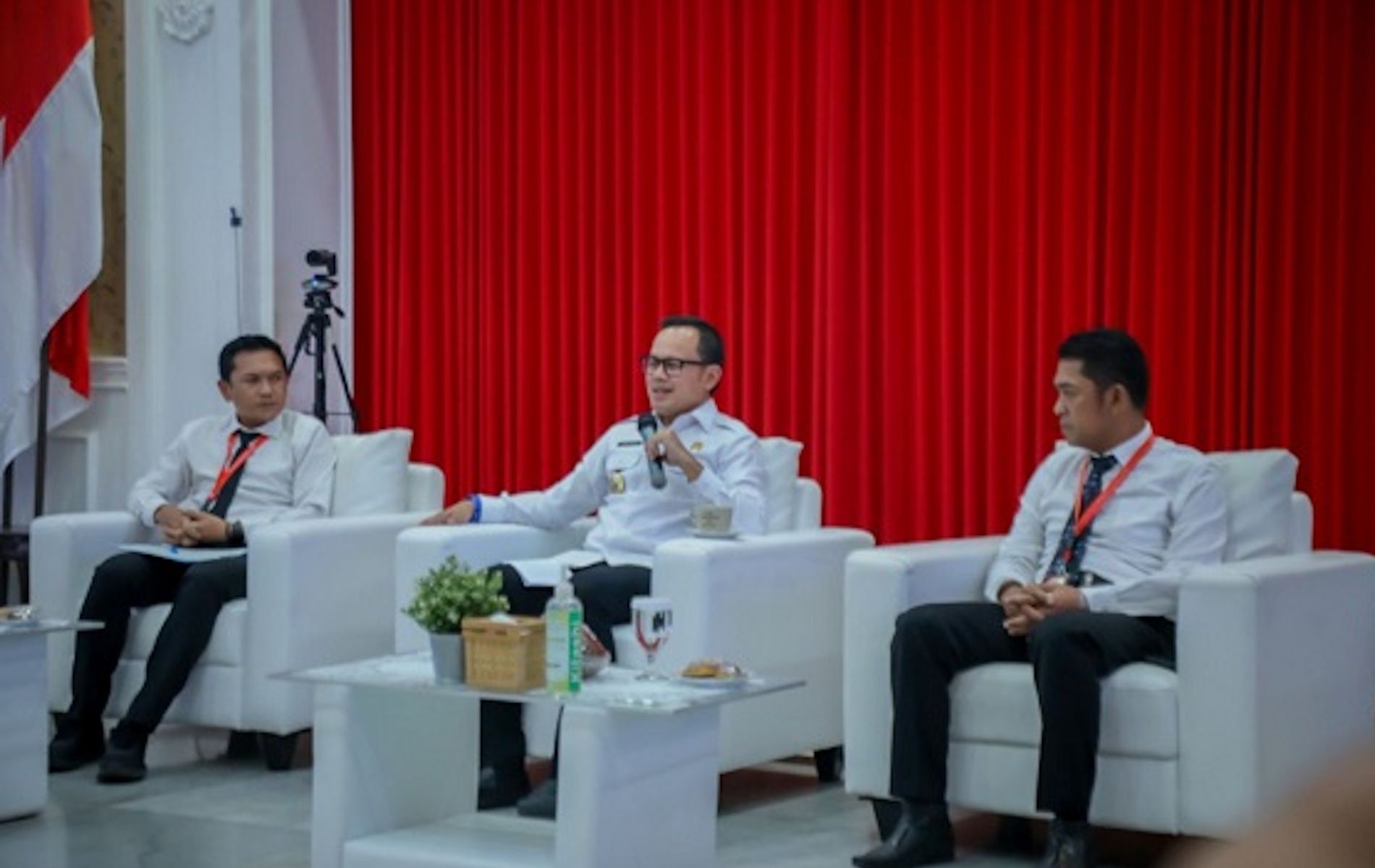Wali Kota Bogor Bima Arya Sugiarto bersama jajaran saat talkshow peluncuran aplikasi Bogor Smart Window (BSW) di Balai Kota Bogor, Rabu (18/10/2023).