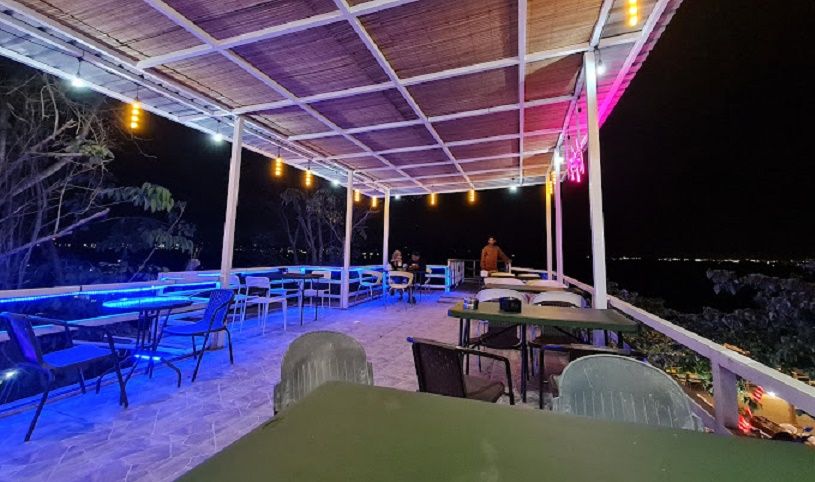Tebing Laut Garden Cafe and Resto, cafe terbaru di Kota Batam yang instagramable.
