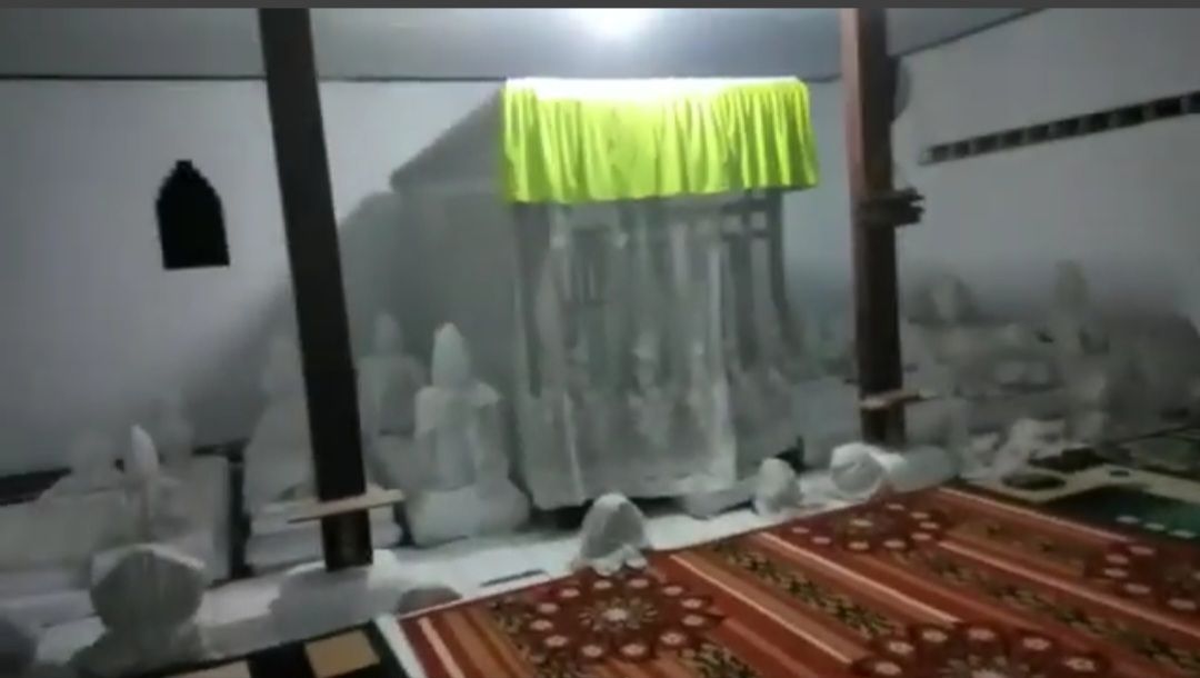 Potret makam Syaikh Abdul Syukur Sepuh Kasunyatan gambar hasil tangkapan layar Kanal YouTube: Muslim Creative Center MMC 