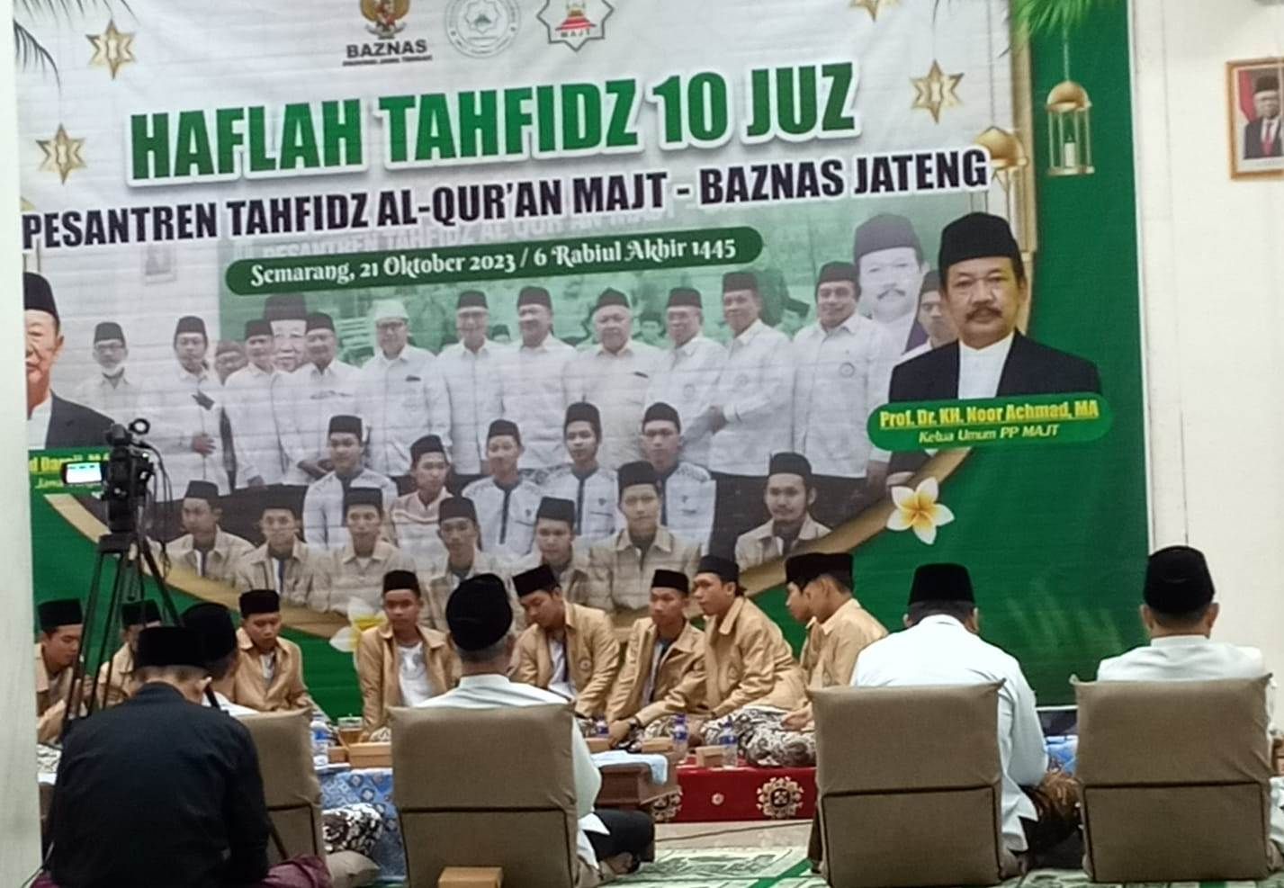 Para santri Pesantren Tahfidz Al-Qur'an MAJT-Baznas Jawa Tengah kembali diuji untuk kedua kalinya pada kegiatan haflah Tahfidz yang diselenggarakan secara sederhana di aula Masjid Agung Jawa Tengah, Sabtu (21 Oktober 2023).