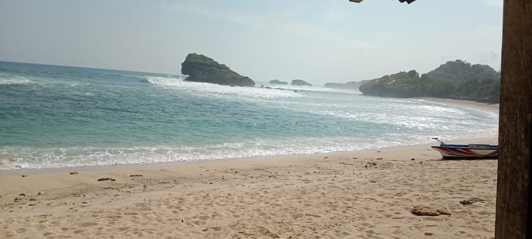 Pantai Srau, salah satu tempat wisata di Pacitan yang dipercaya angker.