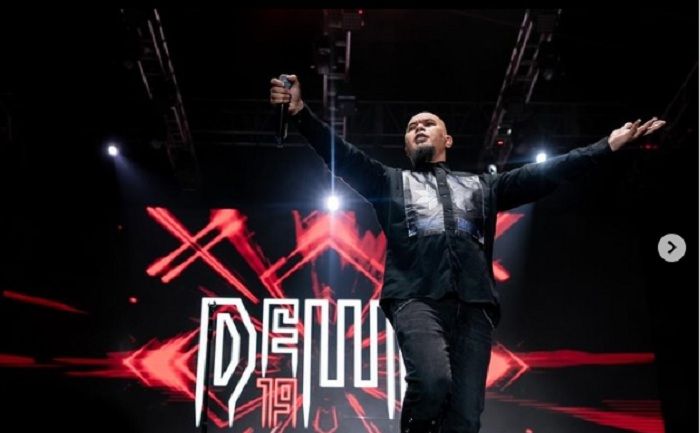 Ahmad Dhani, pentolan Dewa 19 tampil memukau dalam konser Dewa 19 bertajuk Slimplefest Live Nation Part 2 di Lanud Wiriadinata, Sabtu, 21 Oktober 2023.*