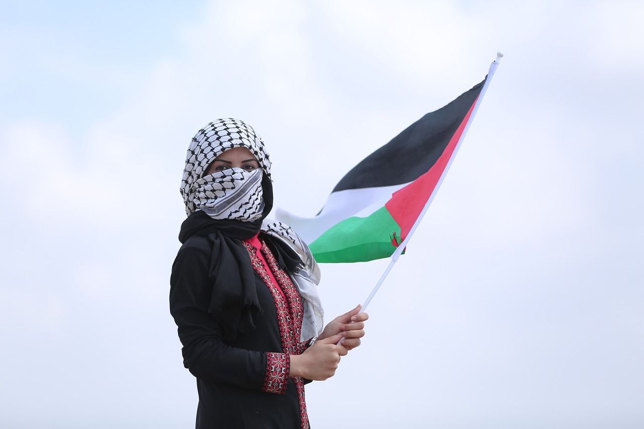 Jangan biarkan rakyat Palestina menderita. 