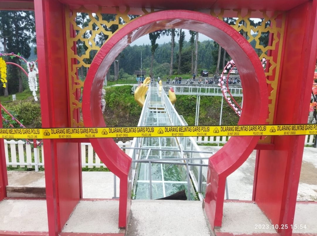 Kecelakaan Jembatan Kaca Limpakuwus Menewaskan Satu Wisatawan, Padahal Baru Buka Lebaran 2023!