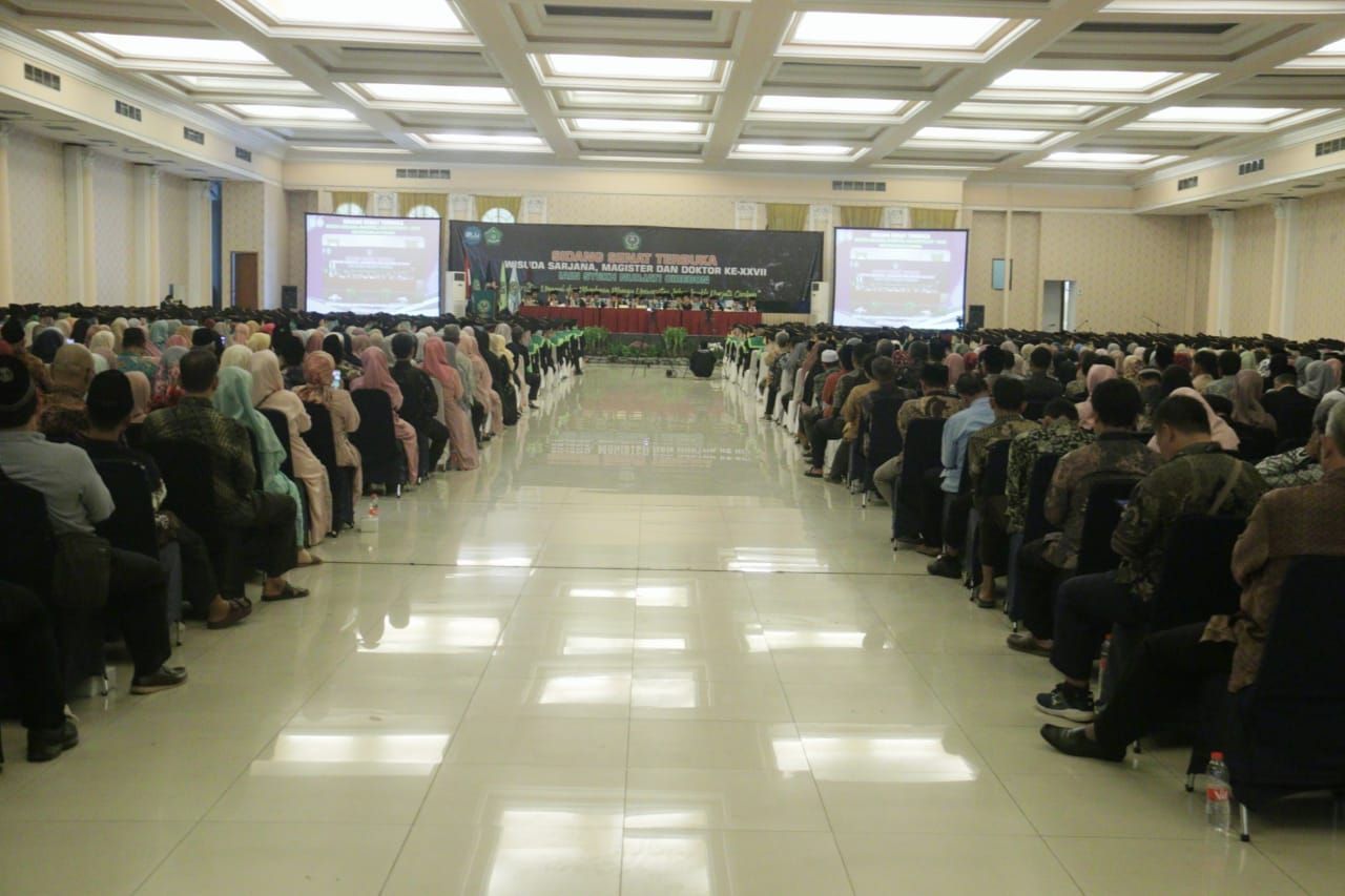Sebanyak 556 orang mahasiswa IAIN Syekh Nurjati Cirebon diwisuda pada hari kedua, Rabu (25/10/2023), di Ballroom Apita Hotel, Kabupaten Cirebon.