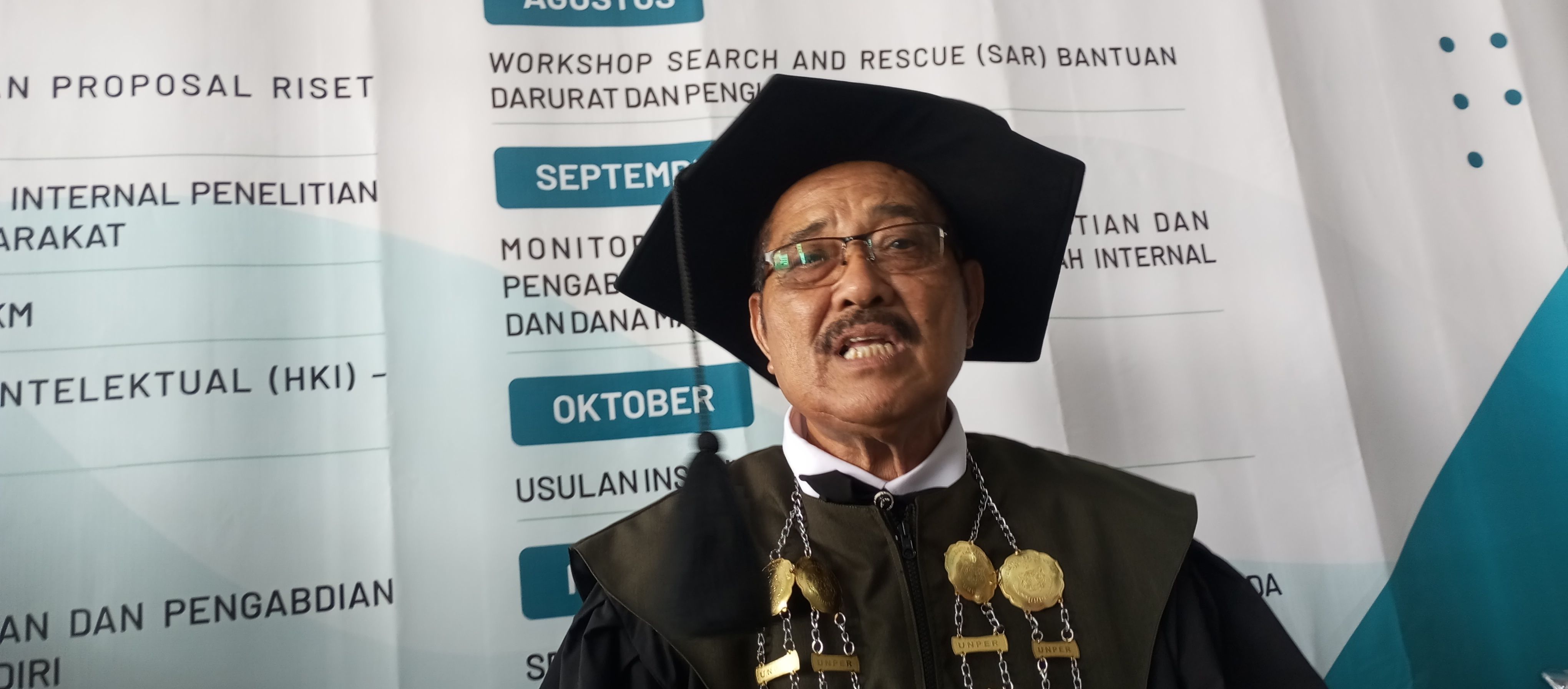 Rektor Universitas Perjuangan Prof. Dr. Yus Darusman. *