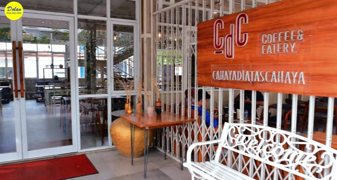 Gerbang area indoor Cafe Cahaya diatas Cahaya di Tangerang Banten/tangkapan layar YouTube/channel Doyan Jalan Jalan