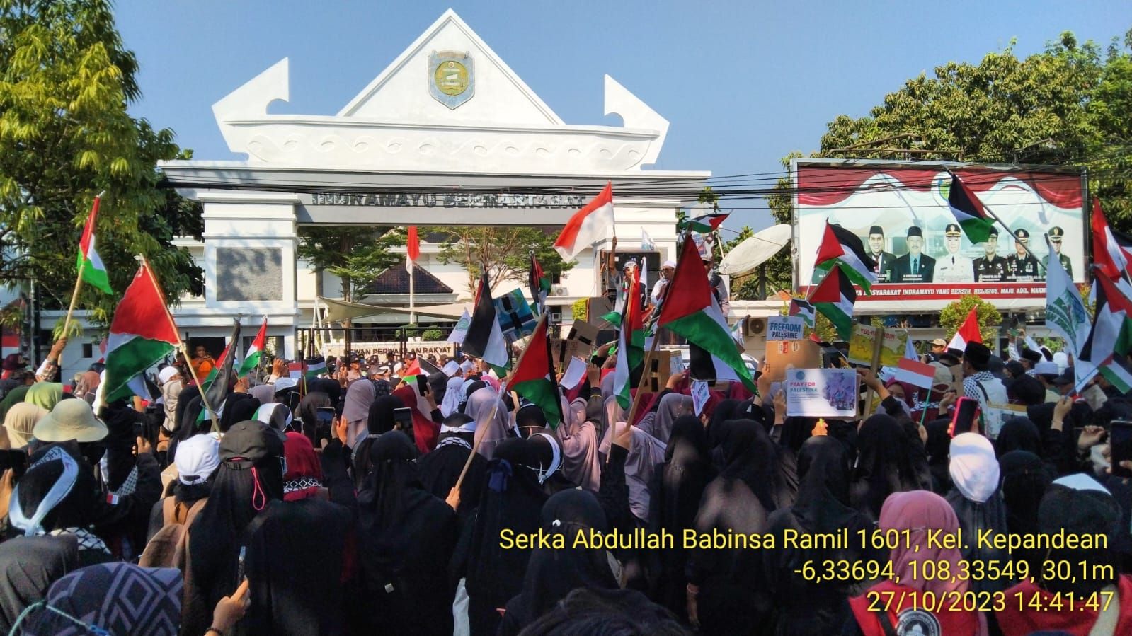 Majelis Gabungan Kabupaten Indramayu Kepung Kantor DPRD Gelar Aksi Solidaritas Untuk Palestina