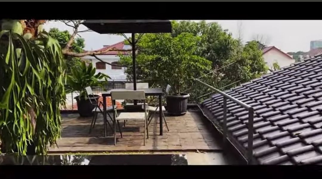 Area rooftof di Warung Kemuning Bintaro Tangerang Selatan Banten/tangkapan layar YouTube/channel Keluarga Ardi 
