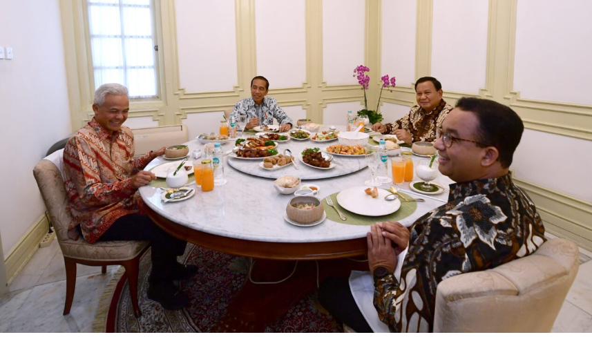  Presiden Joko Widodo gelar makan siang dengan tiga capres 2024 - Prabowo Subianto, Ganjar Pranowo, dan Anies Baswedan - di Istana Merdeka, Jakarta, 30 Oktober 2023.*