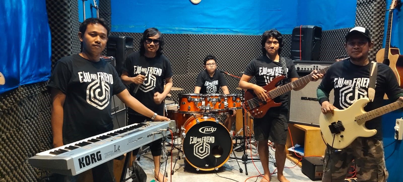 Salah satu band yang lolos babak final Festival Musik Milenial di Surabaya
