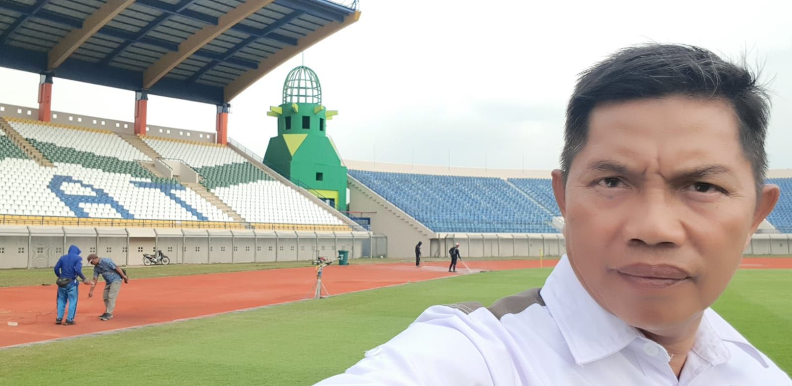 Kadispora Kabupaten Bandung, Kawaludin cek kesiapan Stadion Si Jalak Harupat./Diskominfo