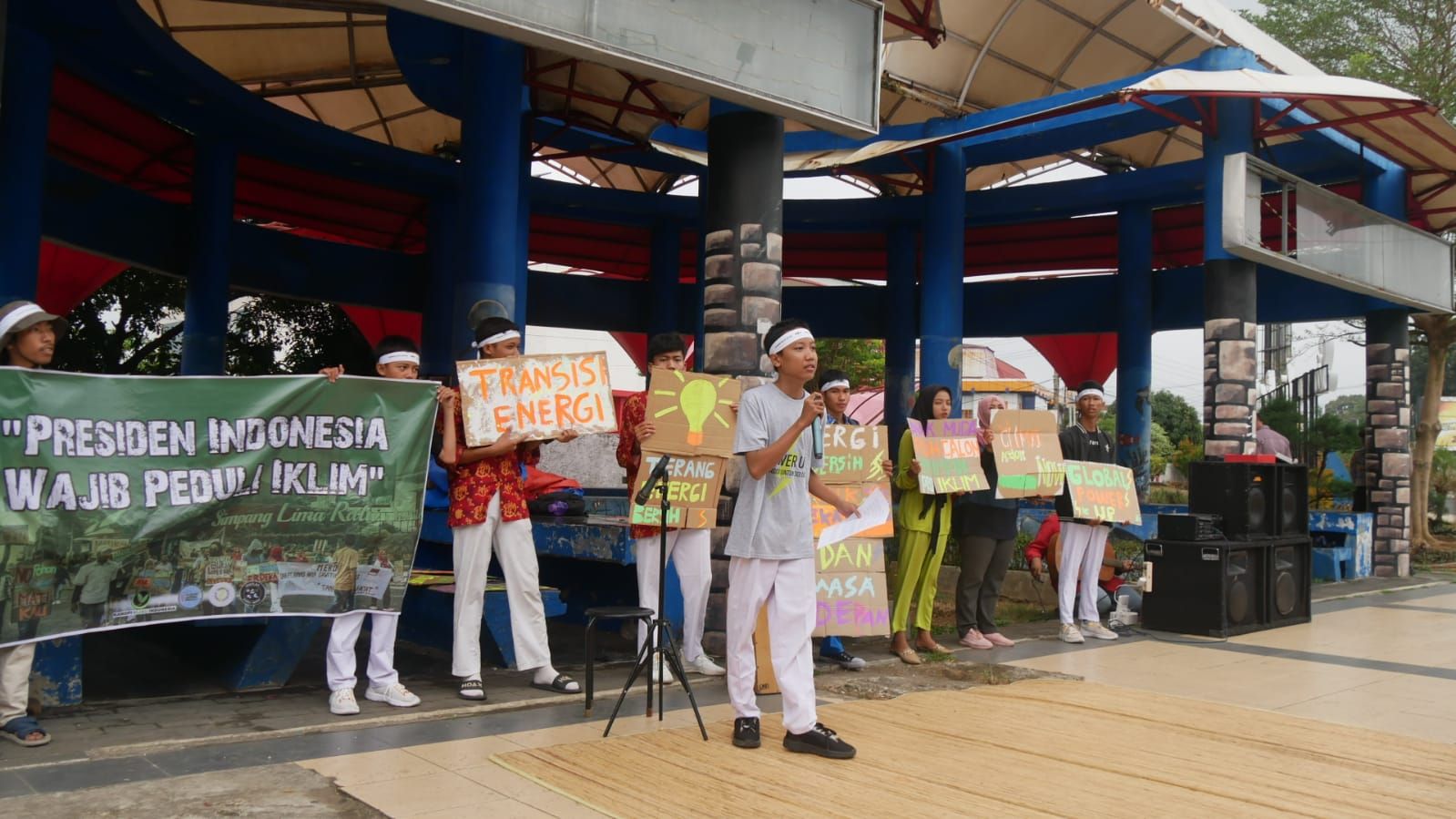 Aktivis berkumpul di Bengkulu menuntut komitmen capres-cawapres atas krisis iklim dan transisi energi berkelanjutan (Istimewa)