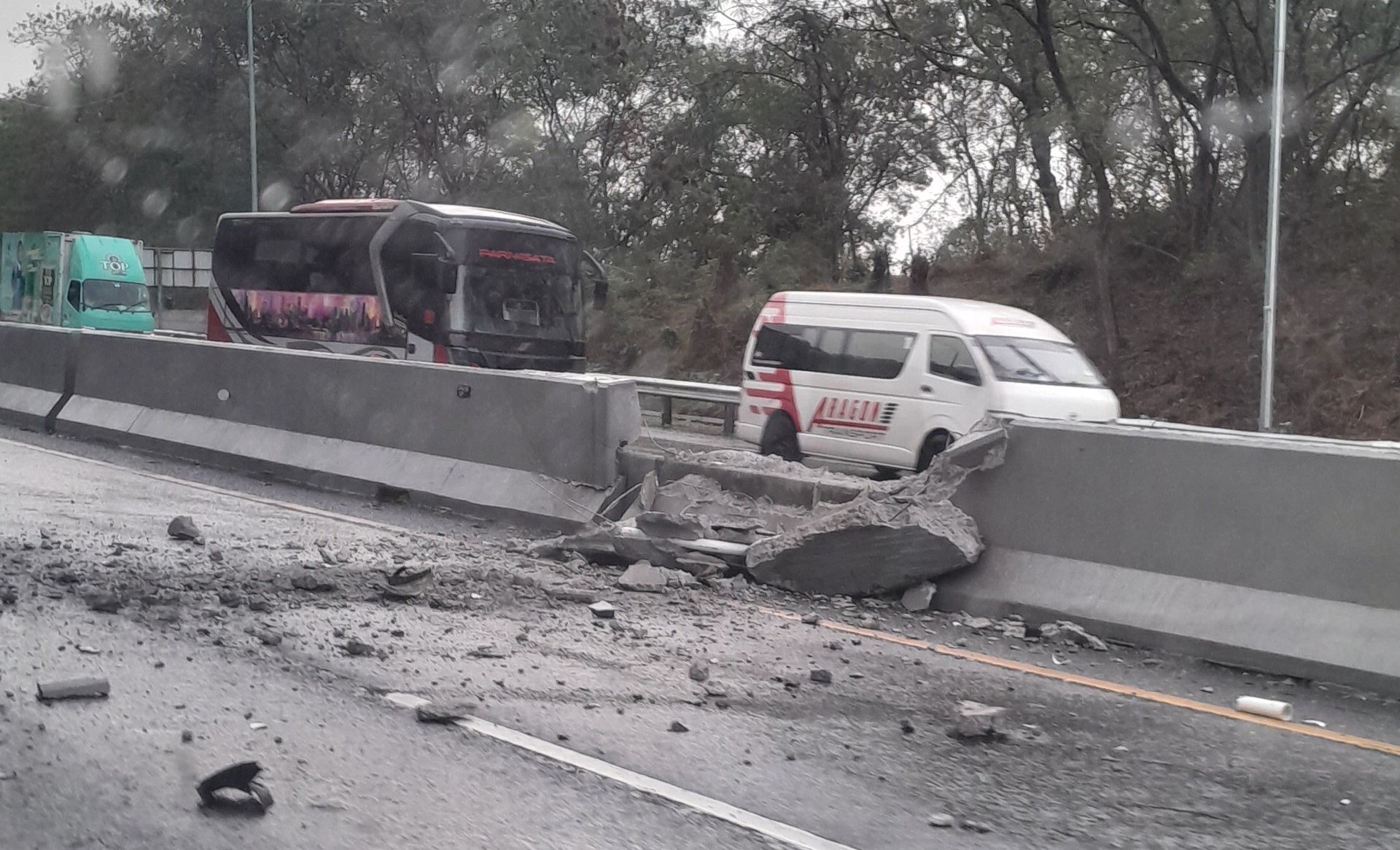 Lokasi kecelakaan truk tangki di KM 97 Jalan Tol Cipularang arah Jakarta, Jumat 3 November 2023
