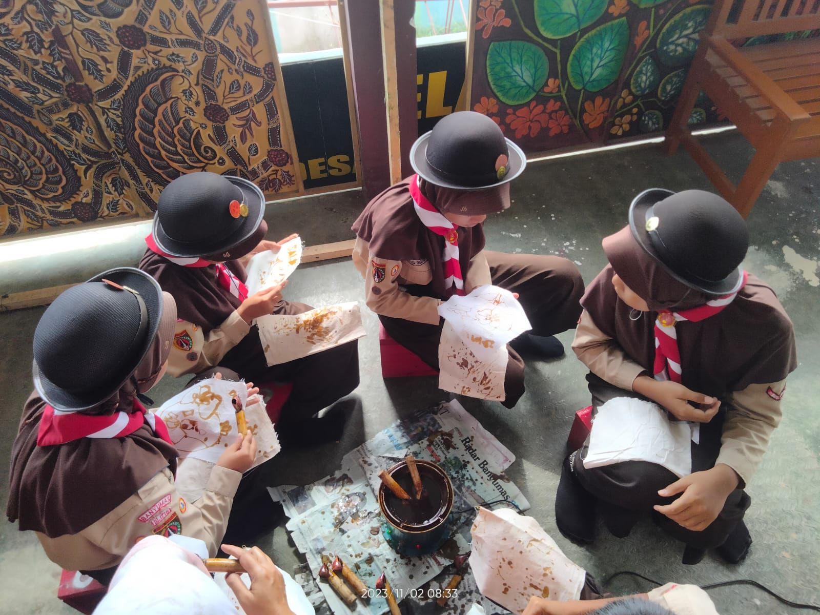 Pramuka SD Negeri 3 Pasinggangan Mengenal Lebih Dekat Budaya Batik dan Gamelan