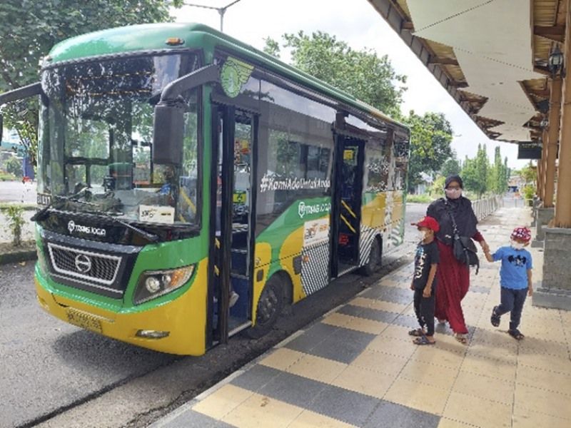 Parameter keberhasilan program angkutan umum massal menurut Djoko Setijowarno, pakar transportasi Indonesia adalah Intangible Cost.
