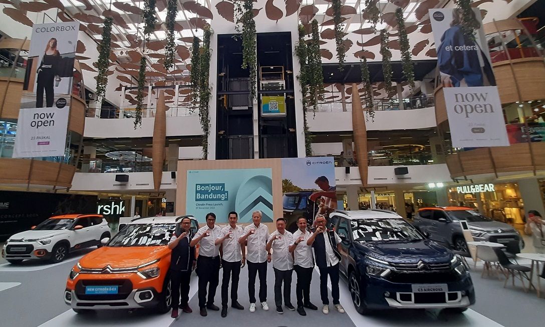 Citroen Indonesia, melalui PT Indomobil National Distributor, distributor resmi merek Citroen di Indonesia, meluncurkan the New Citroen Ë-C3 all electric dan memperkenalkan the All-New Citroen C3 Aircross SUV.*/
