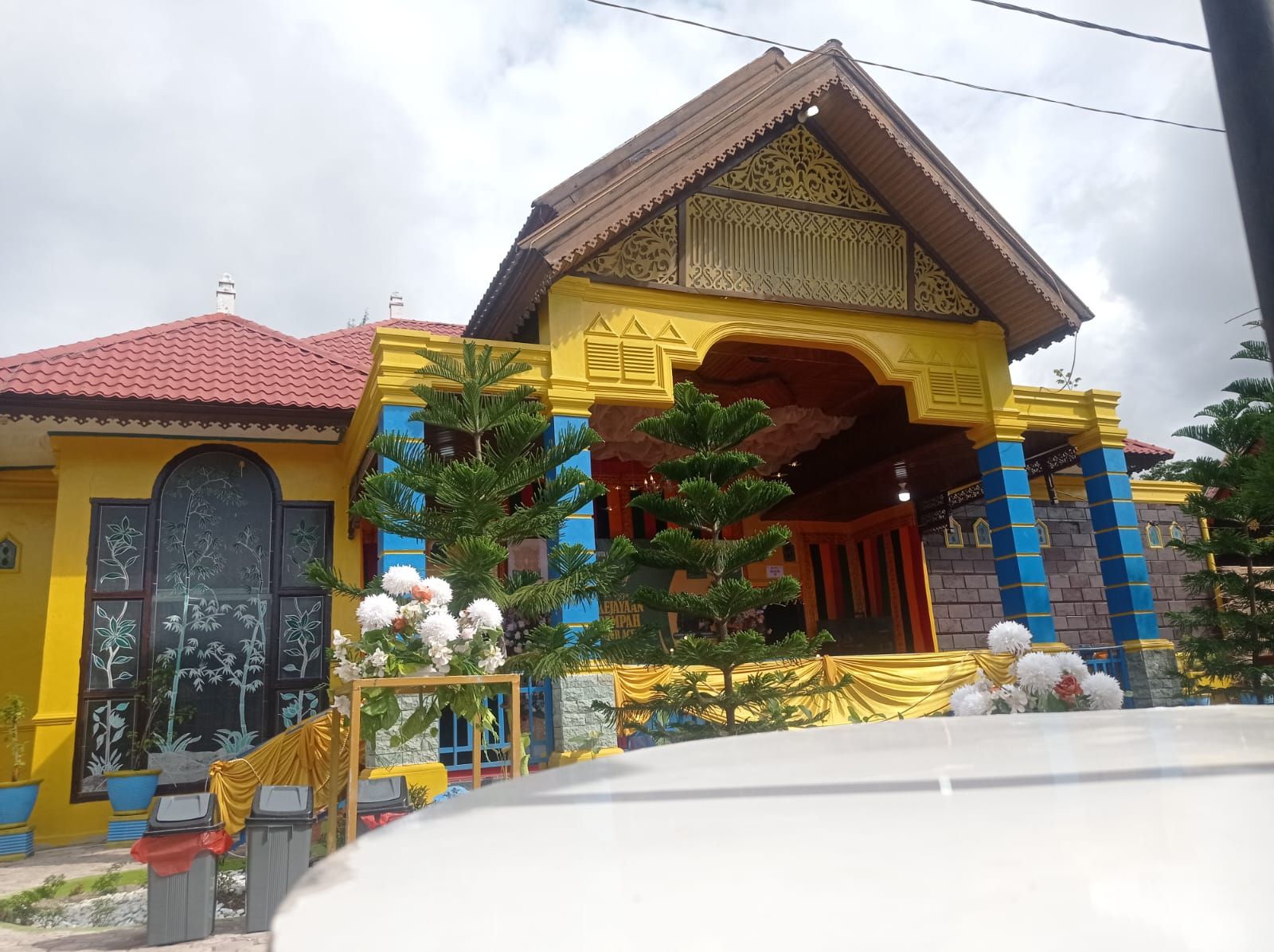 Bagian depan anjungan Pekan Kebudayaan Aceh ke-8 dari Kota Langsa