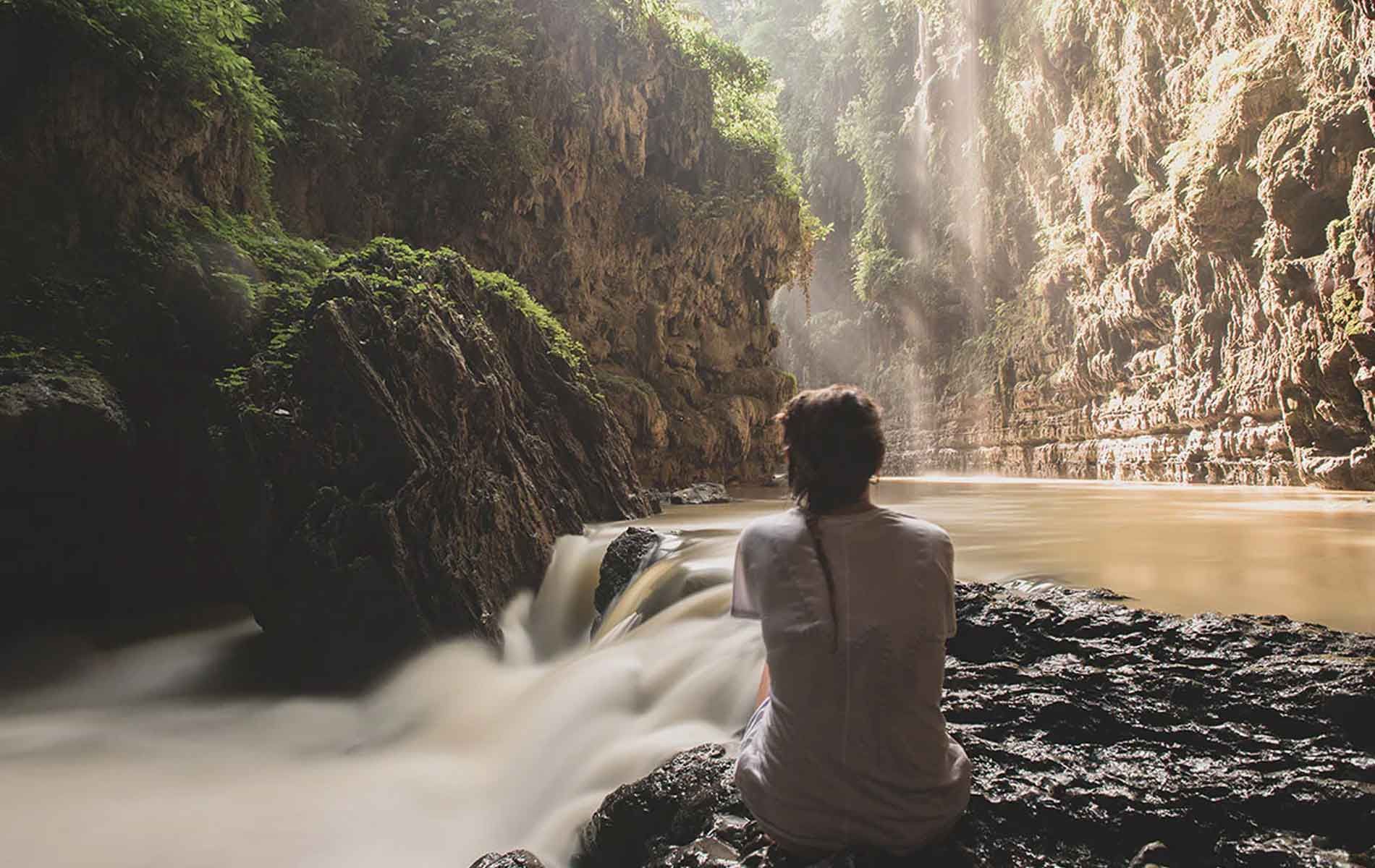Cukang Taneuh, Jawa Barat, Salah Satu Wisata Susur Sungai Terbaik di Indonesia