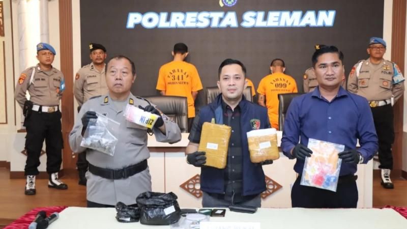 Pengungkapan kasus peredaran narkoba di wilayah Sleman di di Aula Hoegeng Polresta Sleman, Rabu, 8 November 2023. 