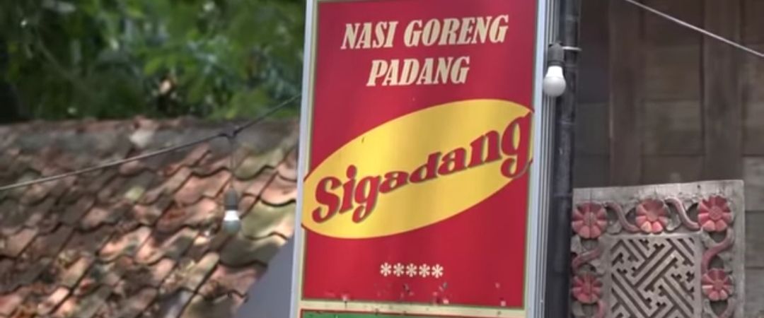 Resto Nasi Goreng Padang Sigadang, resto dan cafe terpopuler di Ciputat Tangerang Selatan Banten/tangkapan layar YouTube/Fifi Yulianti Channel 