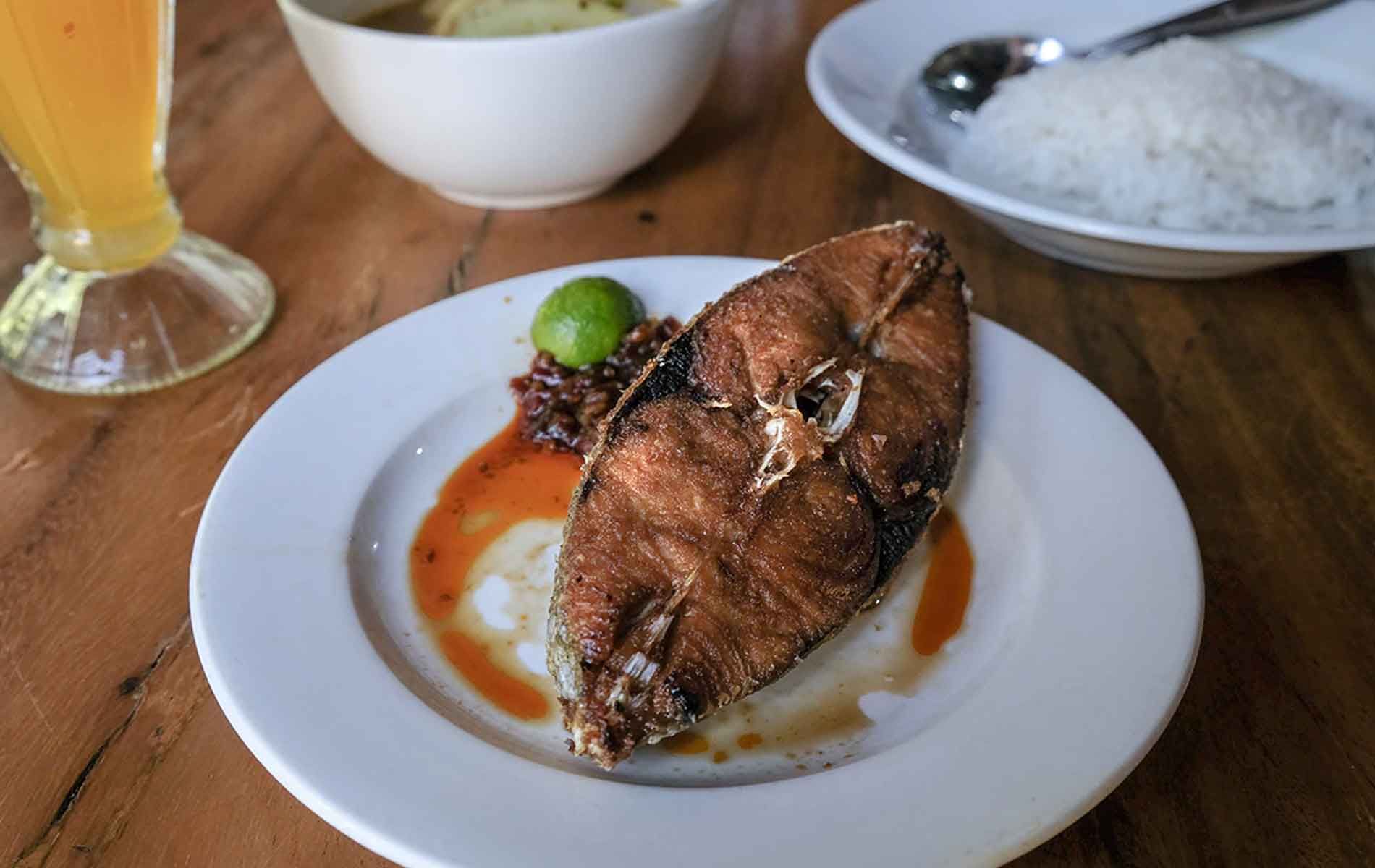 Sop Ikan di Warung Mak Beng, Salah Satu Kuliner Terbaik, Aman dan Nyaman di Bali