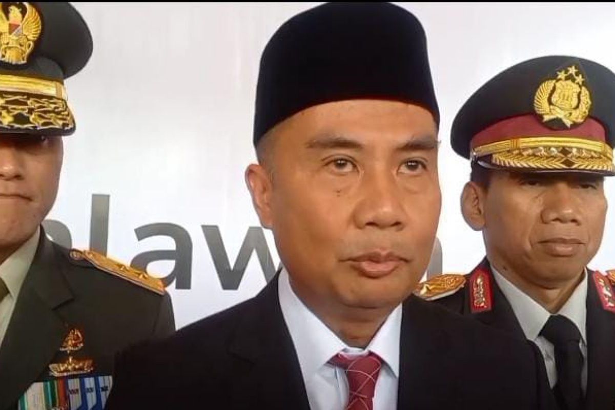 Pj Gubernur Jawa Barat, Bey Triadi Machmudin saat memberikan keterangannya usai upacara Hari Pahlawan ke-78 tingkat Provinsi Jawa Barat di Kabupaten Sumedang pada Jumat 10 November 2023