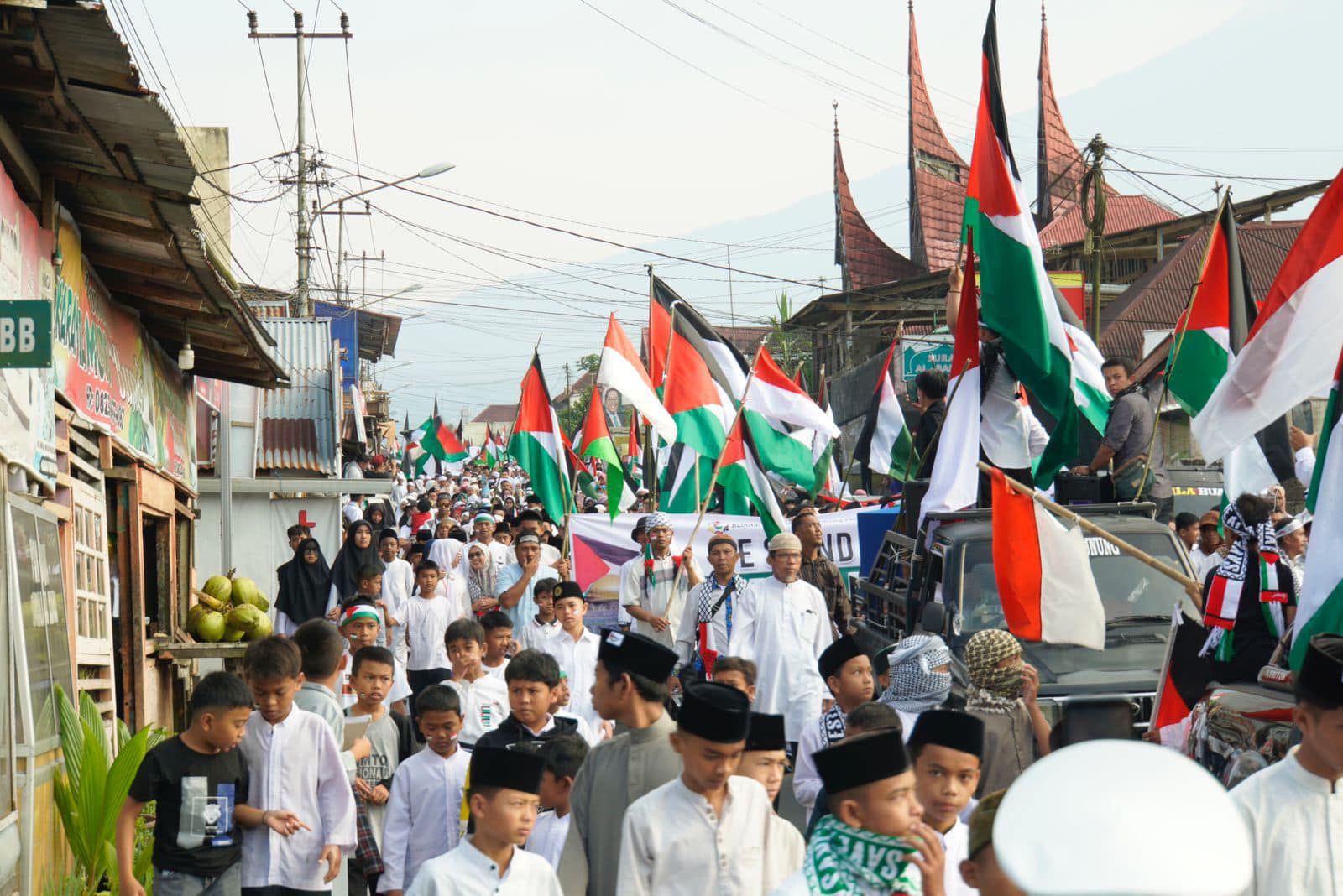 Ribuan warga Kota Padang Panjang turun ke jalan ikuti aksi damai bela Pelestina