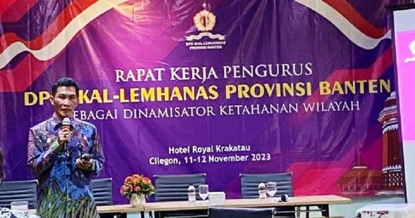 Ketua Panitia Caturida Meiwanto Doktoralina PhD saat memberikan sambutan raker DPD Ikal Lemhannas Banten di The New Royale Krakatau Cilegon, Sabtu (11/11/2023). Foto: Lucius GK
