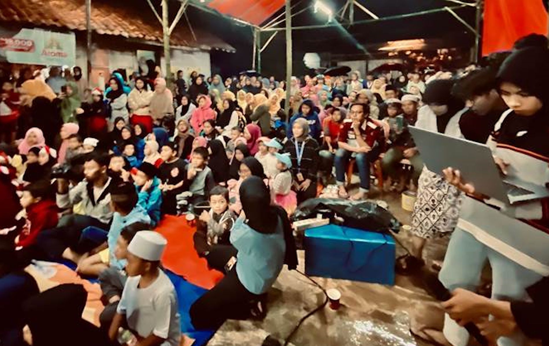 BEM Fakultas Ilmu Sosial Universitas Negeri Jakarta melaksanakan pengabdian masyarakat melalui kegiatan Gerakan FIS Mengabdi selama 8 hari di Kampung Cianten, Desa Purasari, Kecamatan Leuwiliang, Bogor, Jawa Barat.