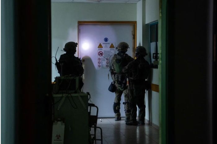 Militer Israel di dalam rumah sakit Al Shifa