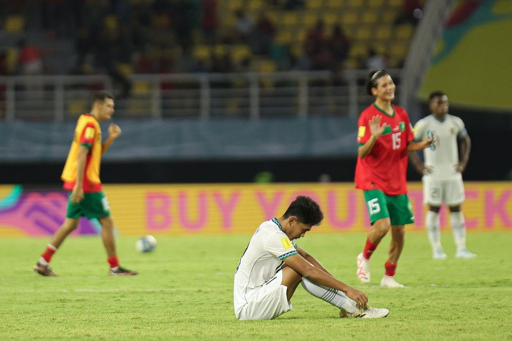 Pemain Indonesia tertunduk lesu usai dikalahkan Maroko 3-1 di Piala Dunia U17