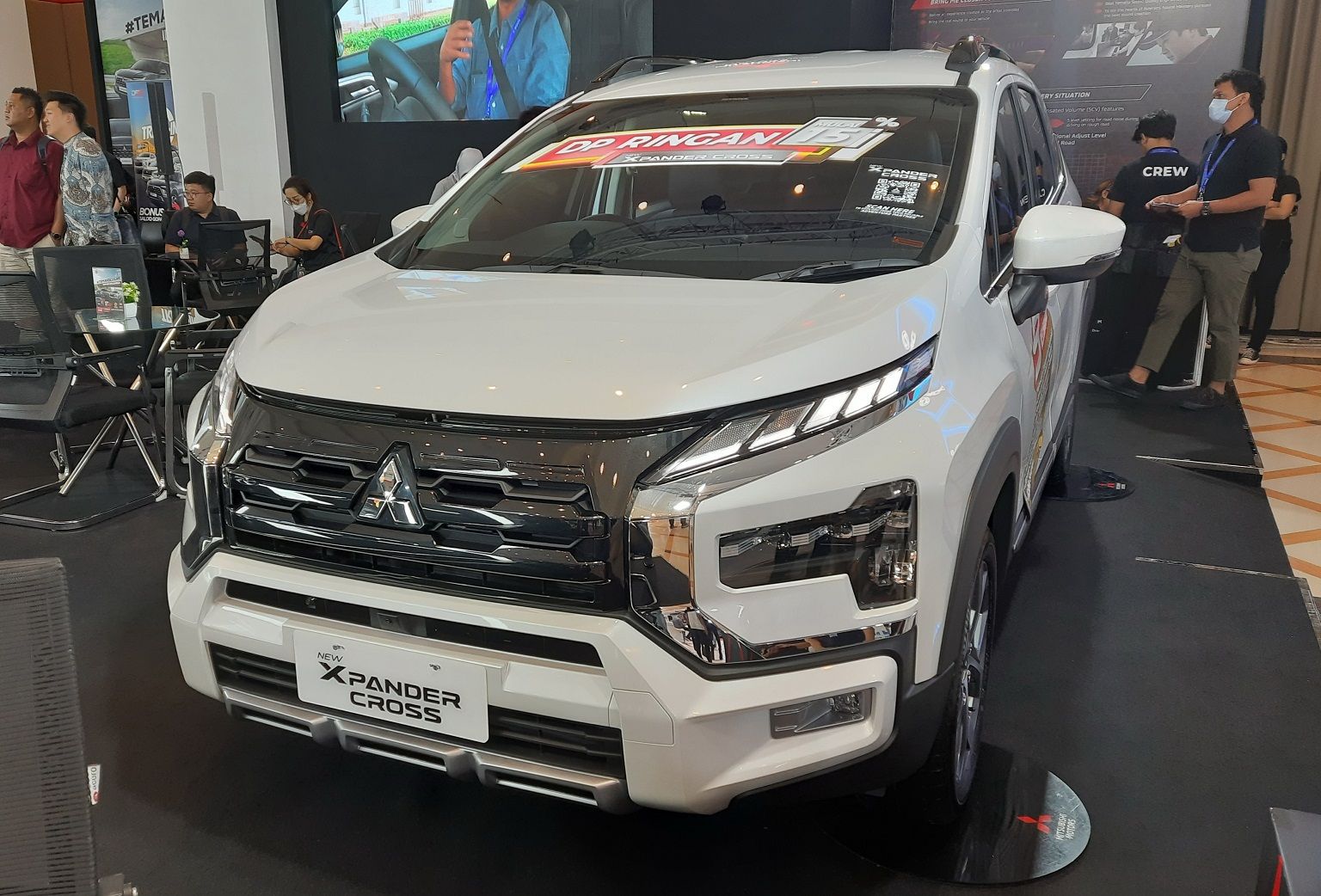 Unit New Xpander Cross melengkapi line-up andalan Mitsubishi di ajang GIIAS Bandung 2023 yang berlangsung di Sudirman Grand Ballroom, Kota Bandung, 22-26 November 2023.*/  