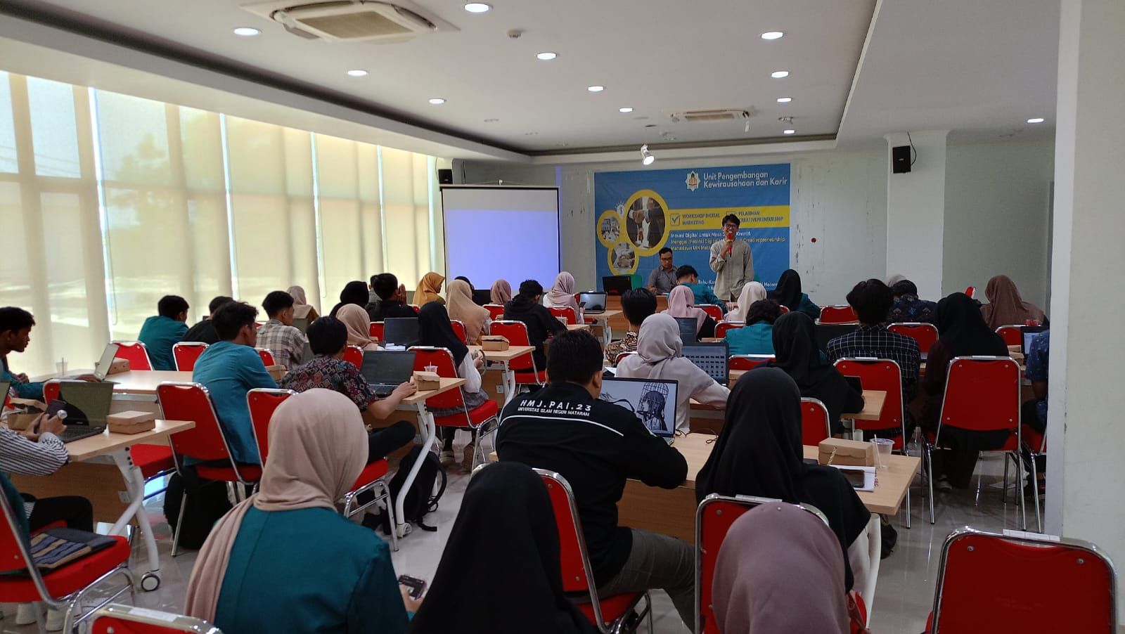 Para Peserta dari Mahasiswa di kegiatan Pelatihan Digital Marketing yang Diadakan UIN Mataram (Istimewa)