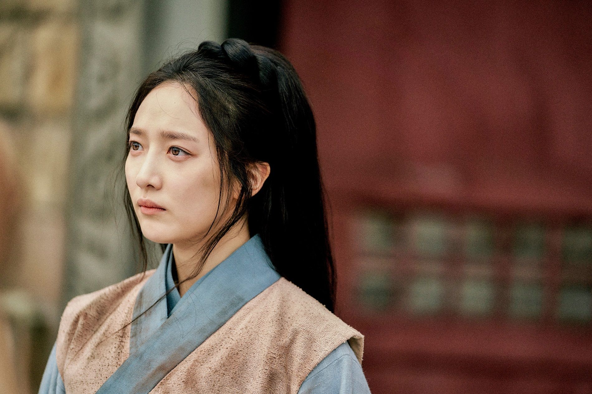 Pyo Ye Jin sebagai Han Ri Ta di Moon in the Day.