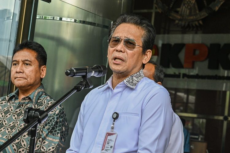 Wakil Ketua KPK Johanis Tanak (kanan).