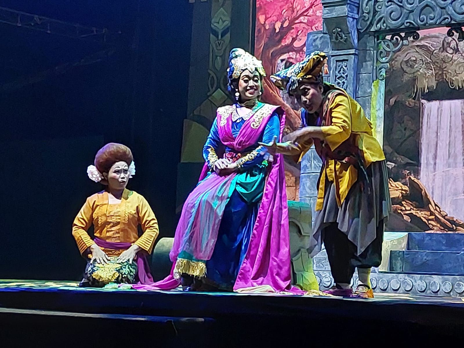  Pertunjukan Teater Koma 'Roro Jonggrang' di Benteng Marlborough, Bengkulu, Diapresiasi oleh Kemendikbudristek - 25 November 2023 (Foto: Iyud/ikobengkulu)