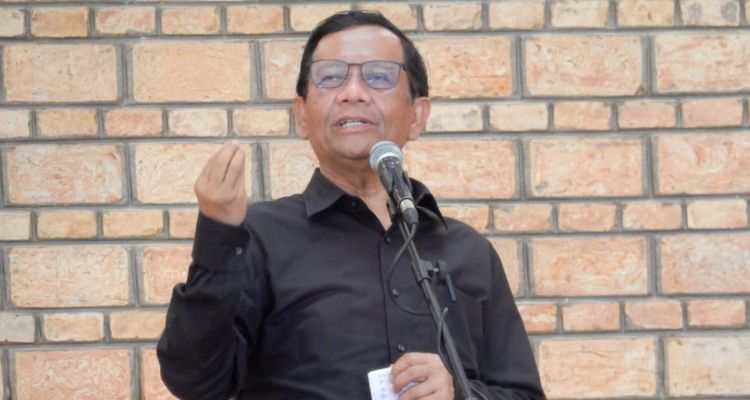 Mahfud MD dalam acara deklarasi dukungan kepada pasangan Ganjar Pranowo-Mahfud MD di Pontianak, Kalimantan Barat, Sabtu, 25 November 2023. 