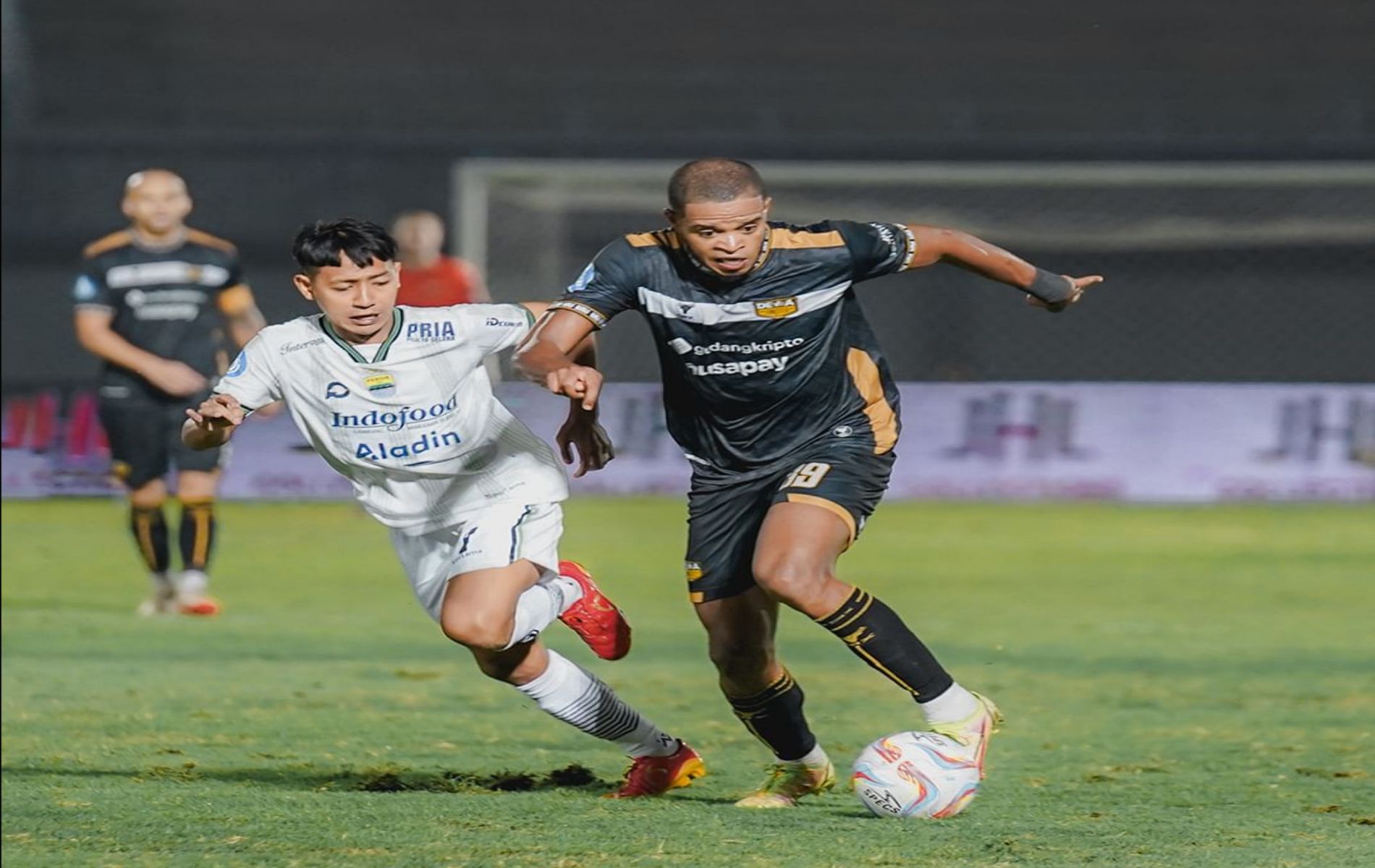 Duel Dewa United vs Persib Bandung dalam pekan 20 Liga 1 di Indomilk Arena, Tangerang, pada Minggu, 26 November 2023 malam WIB./Instagram.com/@dewaunitedfc