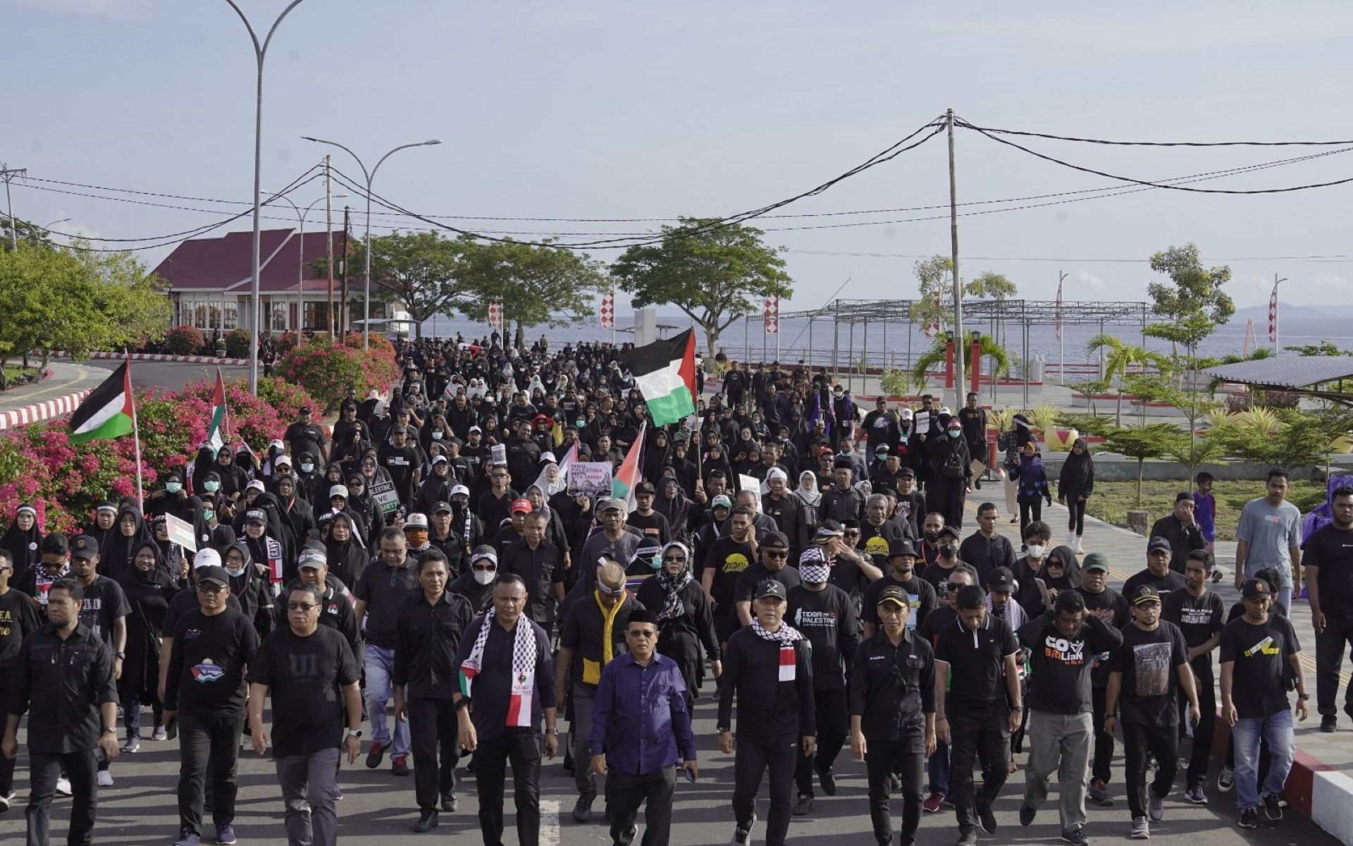 Ribuan orang ikuti aksi dari Tidore untuk Palestina.