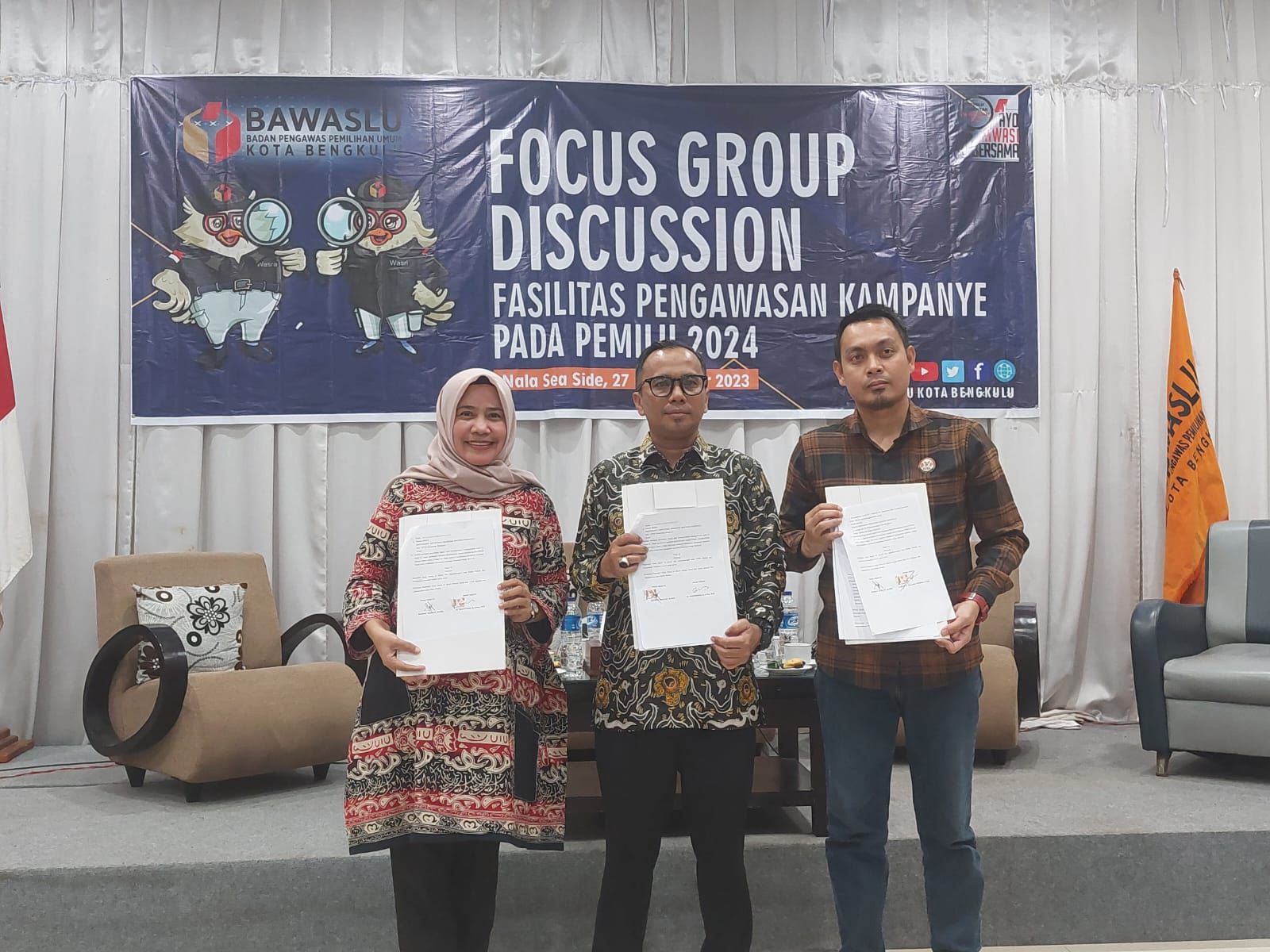   Penandatanganan Kerjasama Antara Bawaslu Bengkulu, MAFINDO, dan KPID di Hotel Nala Sea Side, 27 November 2023 (foto: iyud/ikobengkulu)