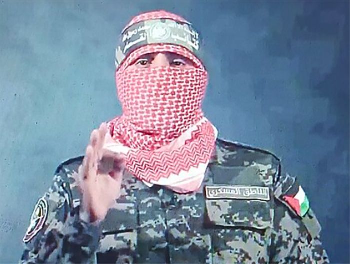 Juru bicara kelompok bersenjata Hamas, Abu Ubaidah, yang selalu memakai penutup wajah dengan keffiyeh.