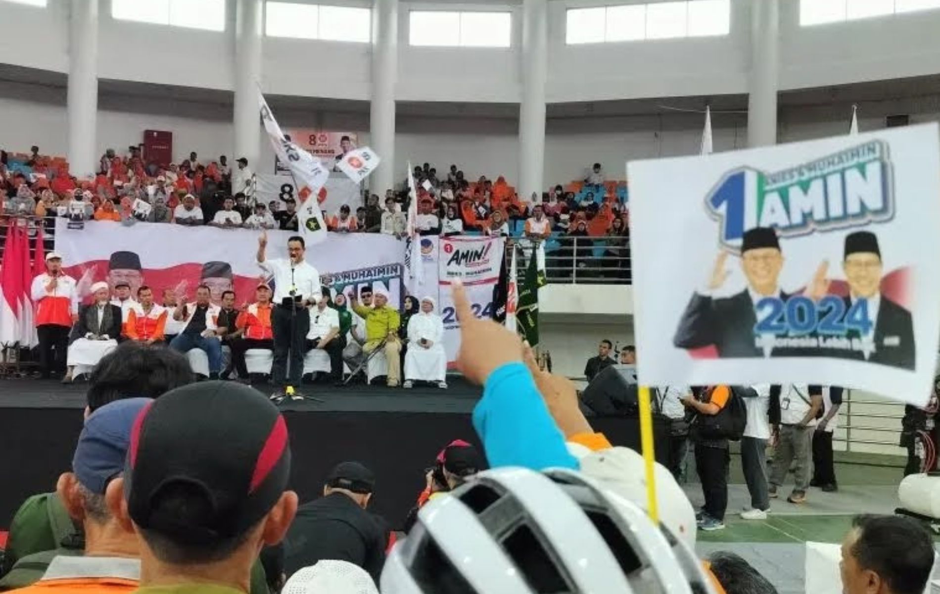 Capres Anies Baswedan saat menghadiri kampanye perdana di GOR Laga Satria, Cibinong, Kabupaten Bogor, Selasa (28/11). 