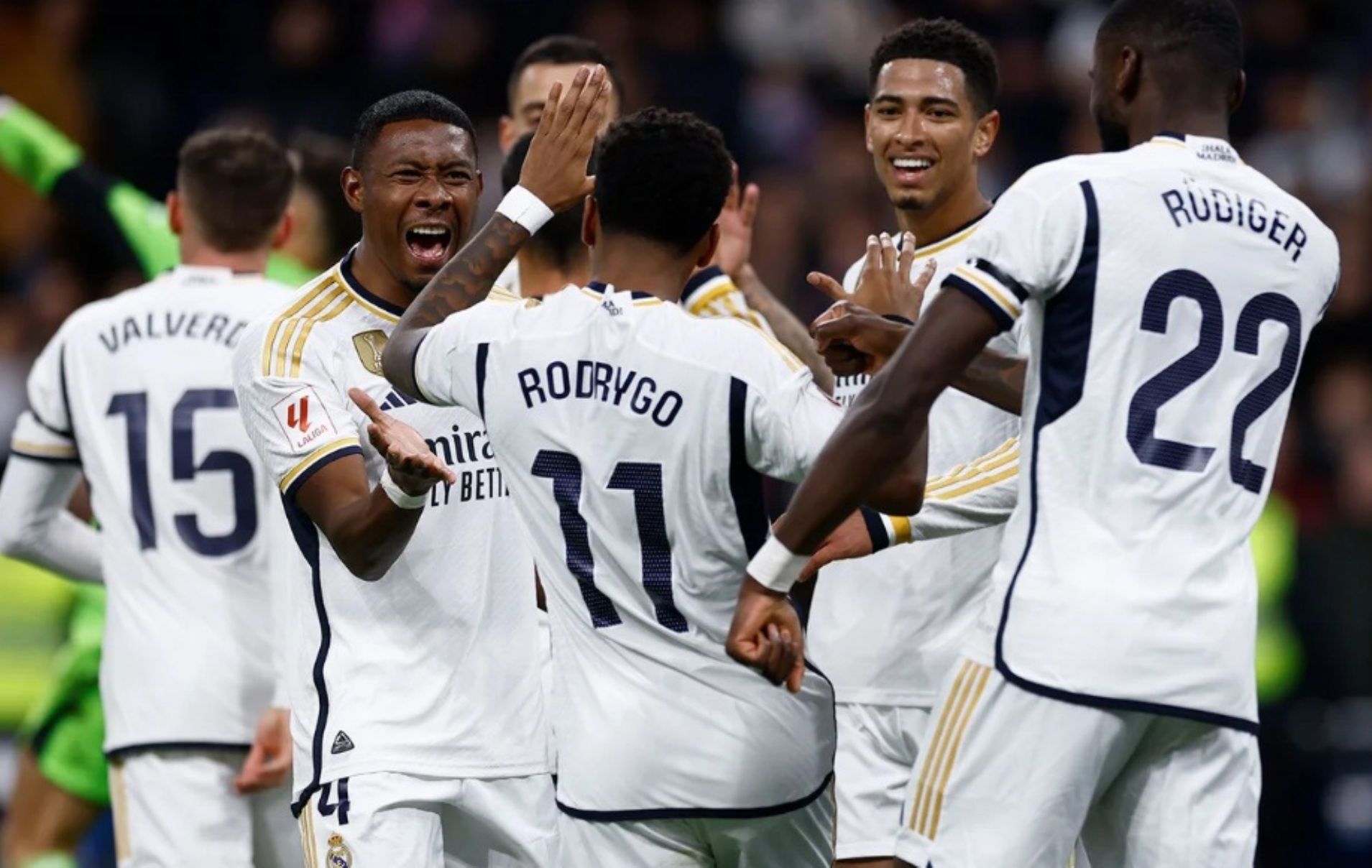 Skuad Real Madrid merayakan gol kedua atas Granada yang dicetak Rodrygo pada menit ke- 57