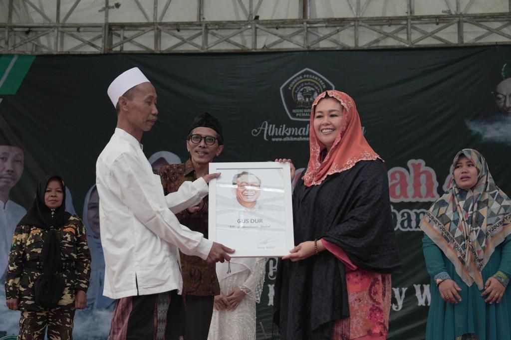 Yeni Wahid saat berada di Pondok Pesantren Al Hikmah Mereng, Kecamatan warungpring, Pemalang Jawa Tengah, Sabtu 2 Desember 2023.
