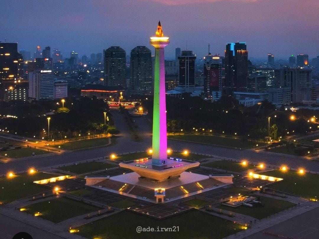 Pesona indah Monas yang menjadi tugu ikon kota Jakarta ketika sore hari.*/ Instagram/ade.irwn21
