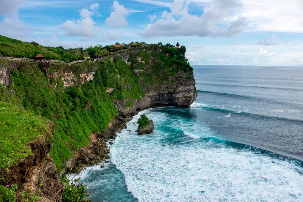 Pura Luhur Uluwatu, salah satu tempat wisata liburan akhir tahun di Bali